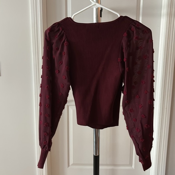 Lulu’s red polka dot sleeve sweater - Picture 2 of 3